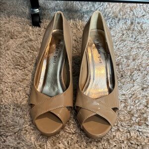Madden Girl • Gertieee Tan Patent Leather Peep Toe Heels